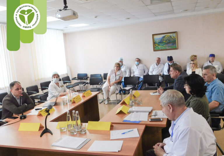На базе Алтайского краевого онкологического диспансера прошло рабочее совещание, посвященное развитию профилактических программ на территории Алтайского края-04